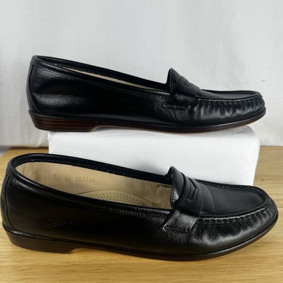 SAS Women's Slip-On Penny Style Loafer Shoes Sz 10.5 S (Narrow) Black, Preppy - Picture 1 of 11